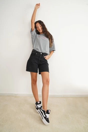 Siyah ZR Jean Şort, Gri Yıkama Detaylı T-Shirt