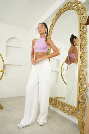 Beyaz Beli Lastikli Palazzo Pantolon, Lila Sırt Detaylı Croptop