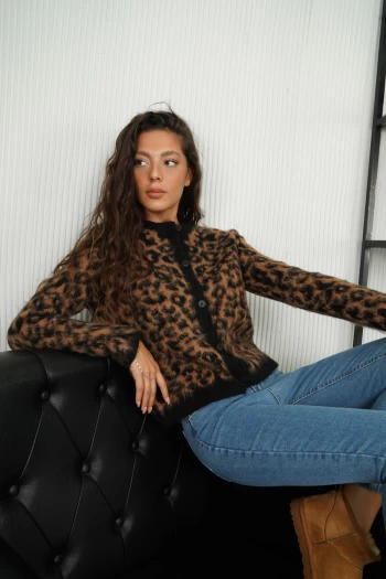 Camel Leopar Yumoş Hırka, Açık Mavi Fermuarlı Çift Cepli Pantolon