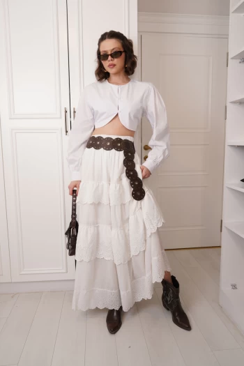 Beyaz Bisiklet Yaka Detaylı Gömlek