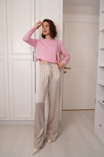 Bej Jakarlı Pantolon, Pembe Açık Yaka Triko