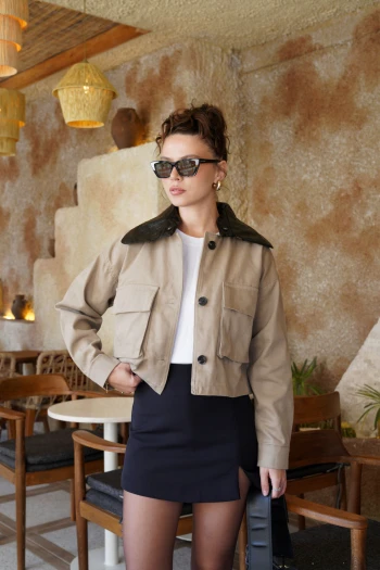 Bej Yakası Deri Detaylı Gabardin Ceket