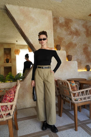 Haki Kemer Detaylı Pantolon