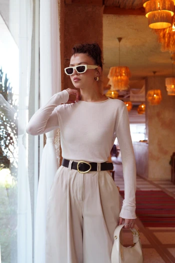 Krem Yarım Dik Yaka Bluz