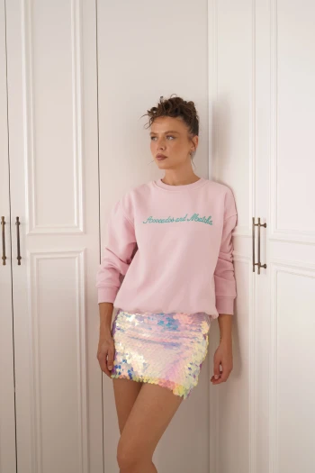 Pembe Nakışlı Sırt Detaylı Sweatshirt, Mavi Pullu Etek