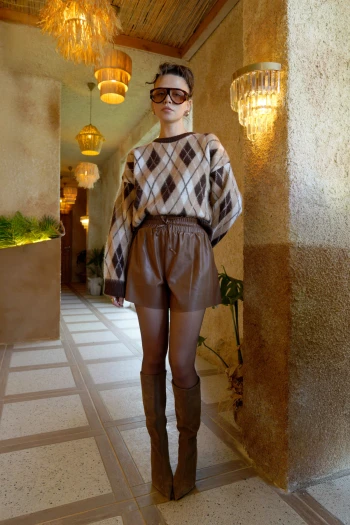 Taba Beli Lastikli Deri Şort