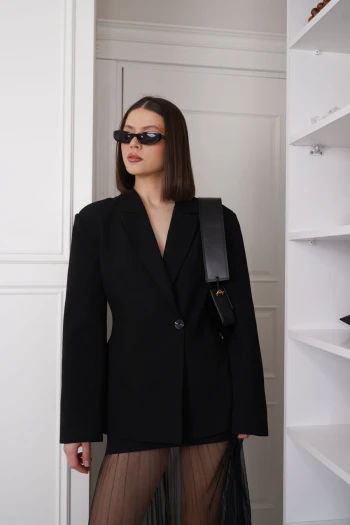 Siyah Vatka Detaylı Ceket