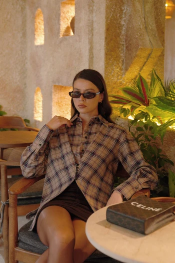 Bej Vatkalı Ekose Gömlek