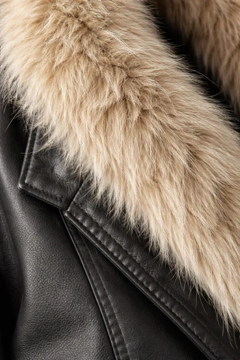 Siyah Yakası Kürklü Kruvaze Deri Ceket