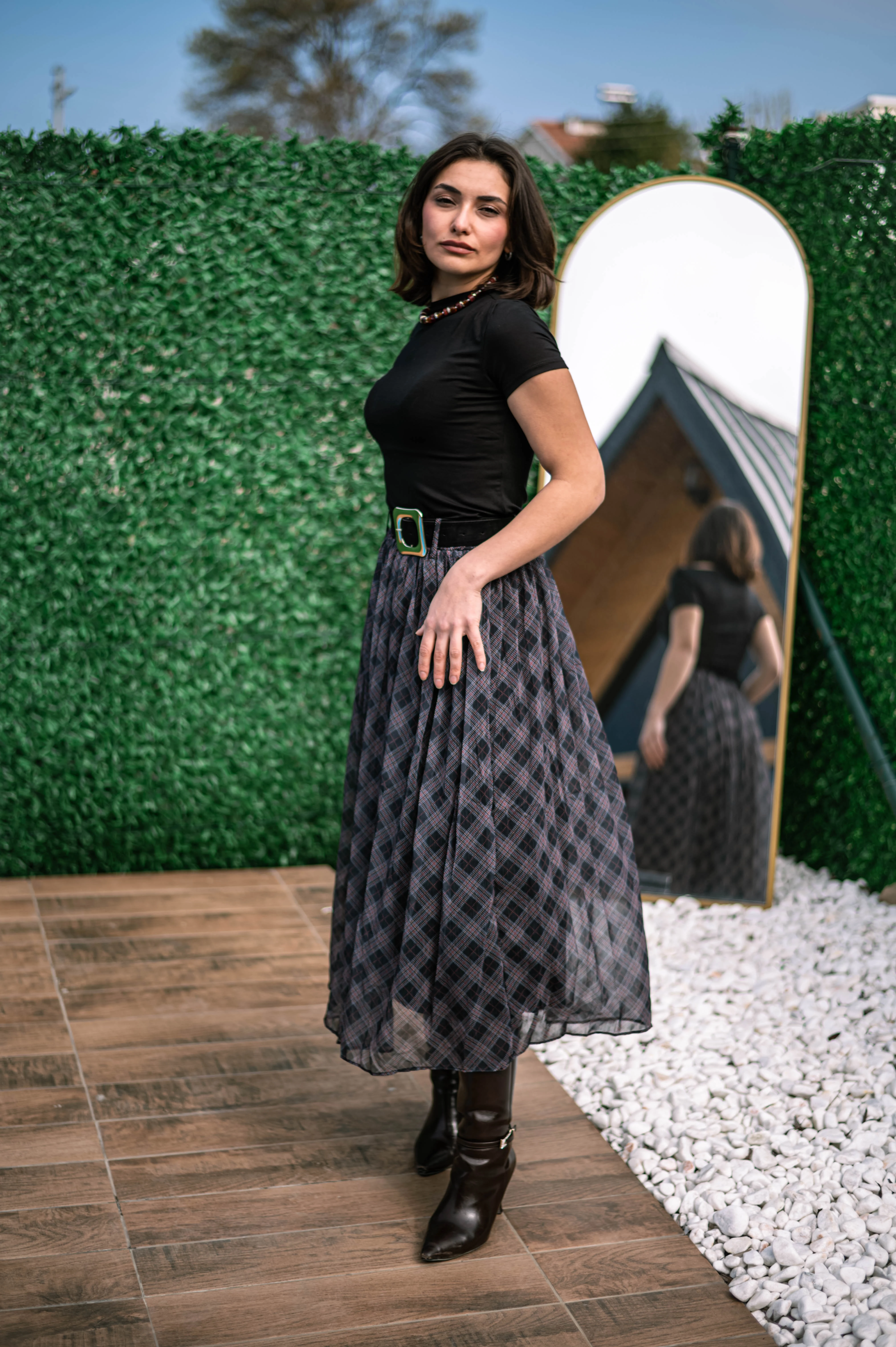 Gri Kemer Detaylı Pileli Ekose Tül Etek